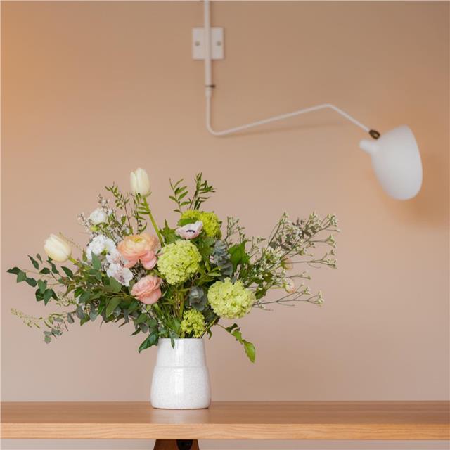 Vous pouvez commander vos bouquets directement sur notre site de vente en ligne. C’est le moment de le découvrir si vous ne le connaissez pas déjà !😉En ce moment le bouquet MILADY est à l’honneur.Des fleurs de saison à partir de 45 € (photos)📷 @studio_255 #printemps #bouquetdefleurs #fleursdesaison #artisanfleuriste #fleuristebiarritz #fleuristepaysbasque #livraisondefleursbiarritz #livraison_à_domicile #livraisondefleursbayonne #livraisondefleursanglet #tulipedementon #tulipe #renoncule #fleursdefrance #anemone #genet