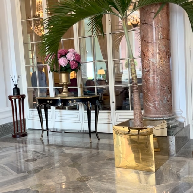Le Lobby @hoteldupalais #fleuristebiarritz #biarritz #bouquetdefleurs #xlbouquet #luxuryhotel