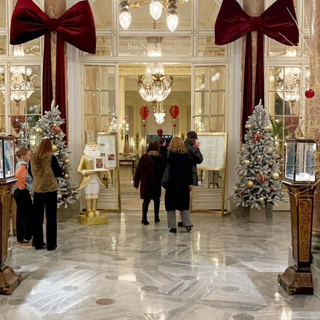 Horaires d’ouverture jusqu’à Noël: Dimanche 21 10h00-13h00 Lundi 22 9h30-19h00 Mardi 23 9h30-19h00 N’oubliez pas de me souhaiter mon anniversaire… Mercredi 24 9h00-18h00 Jeudi 25 Fermé #noël #fleuristebiarritz #biarritz