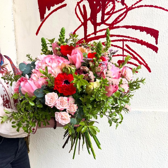 Merci à tous les amoureux qui ont déjà franchis la porte de la boutique. RDV DEMAIN pour le JOUR J !!! Tout est en place pour une bonne dose d’AMOUR. #saintvalentin❤️ #fleuristebiarritz #loveyou #biarritz #livraison